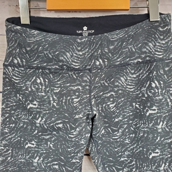 Tuff Athletics Yoga leggings- Size Medium Black/Grey pattern - Picture 2 of 10